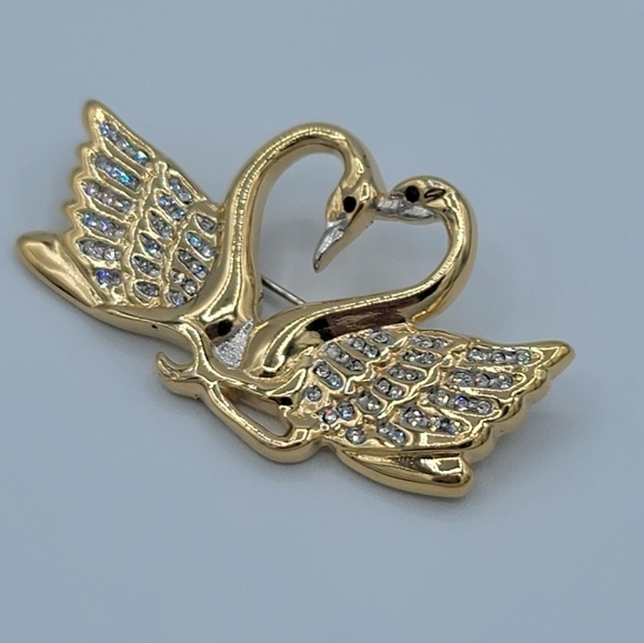 Vintage Butler Pair Of Swans Crystal Goldtone Brooch #650 - Picture 3 of 10